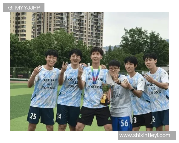 表哥热爱足球的故事与梦想追逐之旅